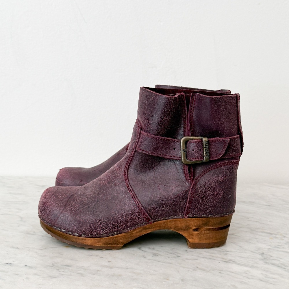 Boho Sanita Wood Clog Ankle Boots 35 Plum Distressed Leather Buckle Strap Bootie